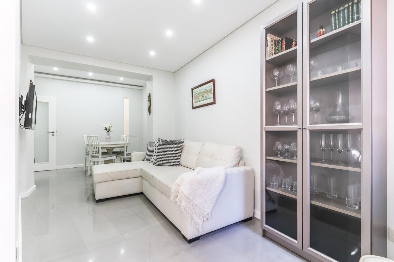 Vita Portucale ! Moscavide Casa Branca W/ Terrace Lisbon Bagian luar foto