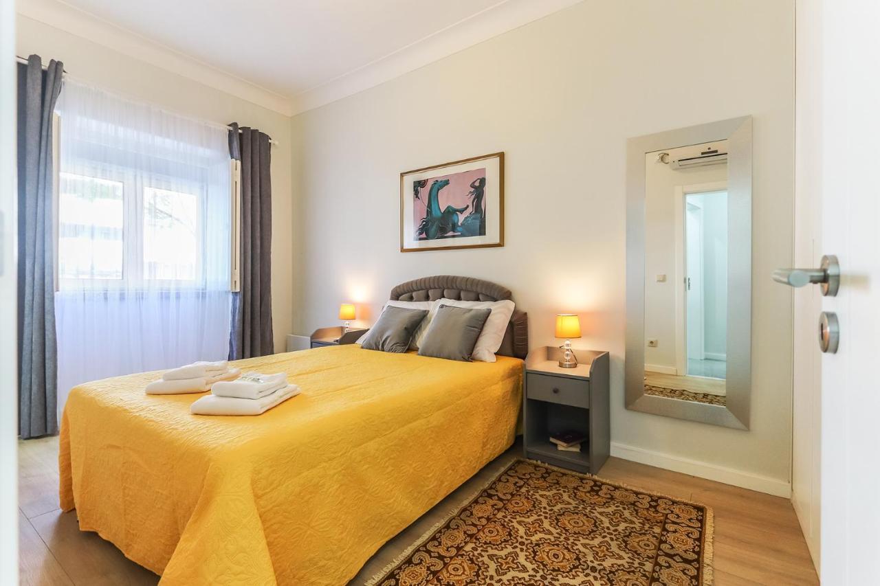 Vita Portucale ! Moscavide Casa Branca W/ Terrace Lisbon Bagian luar foto