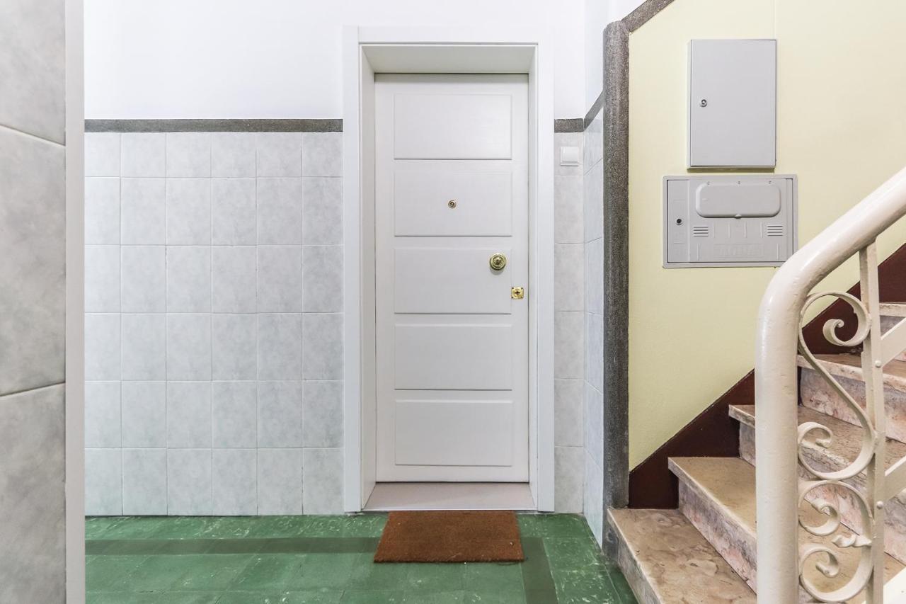 Vita Portucale ! Moscavide Casa Branca W/ Terrace Lisbon Bagian luar foto