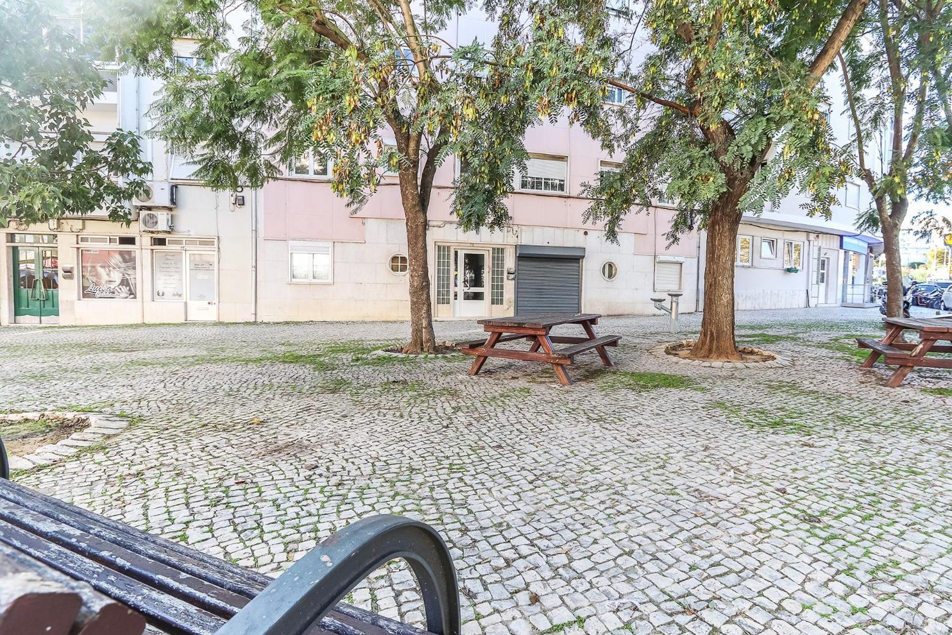 Vita Portucale ! Moscavide Casa Branca W/ Terrace Lisbon Bagian luar foto